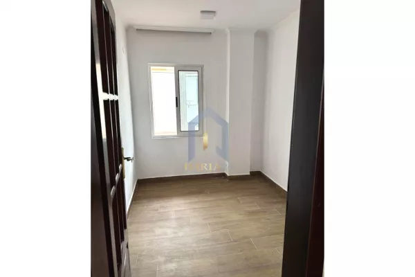 Shtepi me qera Apartament ne Tirane, 5+1, Mobilimi Pjeserisht e mobiluar, Pagesa 1,800  Euro.