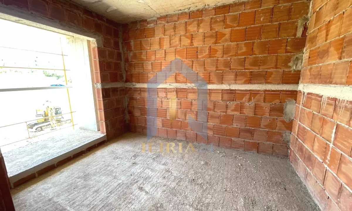 Shtepi ne shitje Apartament ne Tirane, Garsoniere, Mobilimi Bosh, pa mobiluar, Pagesa 79,530  Euro.