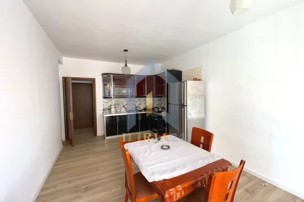 Shtepi ne shitje Apartament ne Tirane, 1+1, Mobilimi E mobiluar, Pagesa 95,000  Euro.