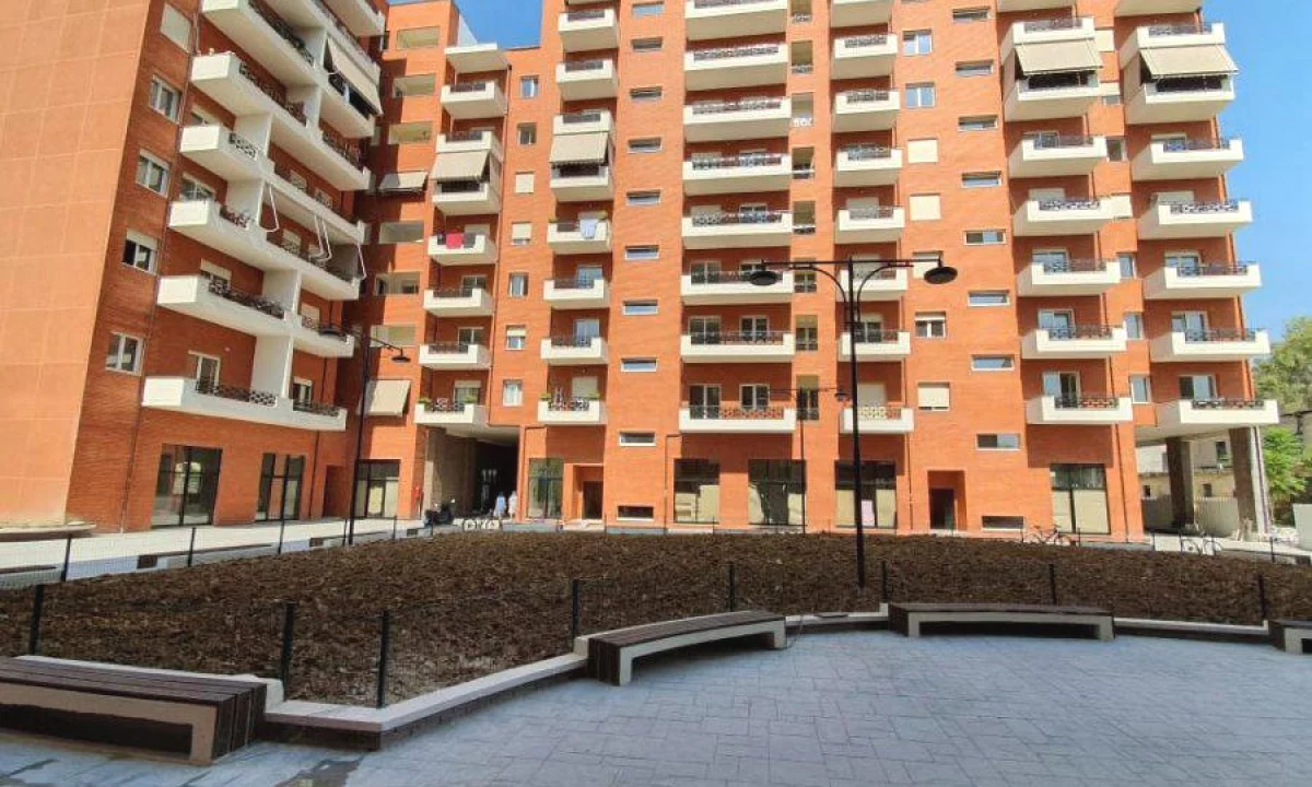 Shtepi ne shitje Apartament ne Tirane, Garsoniere, Mobilimi Bosh, pa mobiluar, Pagesa 82,000  Euro.