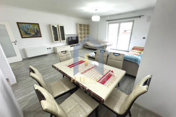 Shtepi me qera Penthose(kati i fundit panoramik) ne Tirane, 2+1, Mobilimi E mobiluar, Pagesa 1,200  Euro.