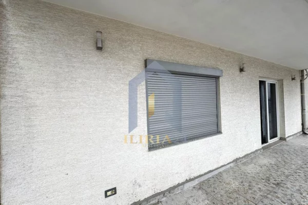 Shtepi me qera Penthose(kati i fundit panoramik) ne Tirane, 2+1, Mobilimi E mobiluar, Pagesa 1,200  Euro.