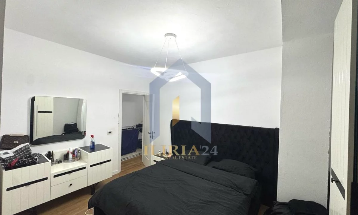 Shtepi ne shitje Apartament ne Tirane, 2+1, Mobilimi E mobiluar, Pagesa 150,000  Euro.