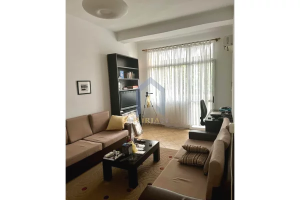 Shtepi ne shitje Apartament ne Tirane, 1+1, Mobilimi E mobiluar, Pagesa 170,000  Euro.
