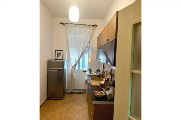 Shtepi ne shitje Apartament ne Tirane, 1+1, Mobilimi E mobiluar, Pagesa 170,000  Euro.