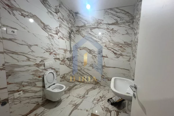 Shtepi ne shitje Apartament ne Tirane, 1+1, Mobilimi Bosh, pa mobiluar, Pagesa 236,000  Euro.