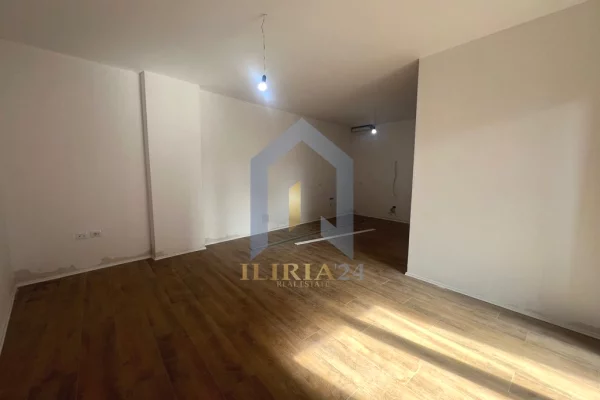 Shtepi ne shitje Apartament ne Tirane, 1+1, Mobilimi Bosh, pa mobiluar, Pagesa 236,000  Euro.