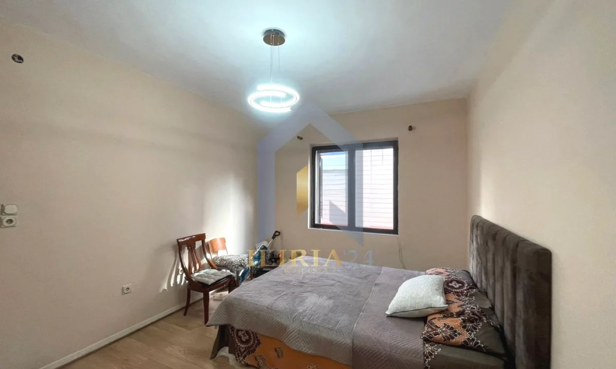 Shtepi ne shitje Apartament ne Tirane, 3+1, Mobilimi E mobiluar, Pagesa 255,000  Euro.