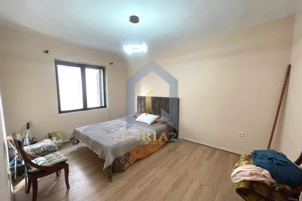 Shtepi ne shitje Apartament ne Tirane, 3+1, Mobilimi E mobiluar, Pagesa 255,000  Euro.