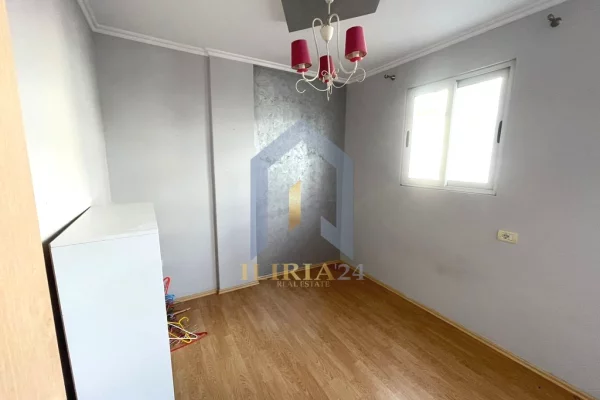 Shtepi ne shitje Apartament ne Tirane, 3+1, Mobilimi E mobiluar, Pagesa 255,000  Euro.