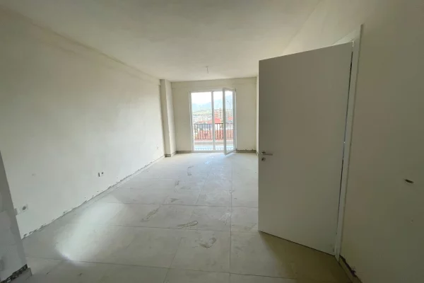 Shtepi ne shitje Apartament ne Tirane, 2+1, Mobilimi Bosh, pa mobiluar, Pagesa 118,840  Euro.