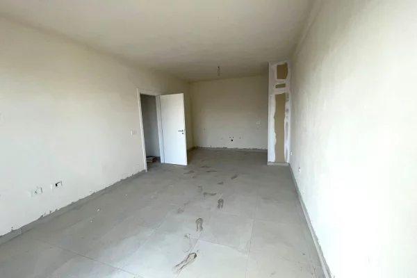 Shtepi ne shitje Apartament ne Tirane, 2+1, Mobilimi Bosh, pa mobiluar, Pagesa 118,840  Euro.