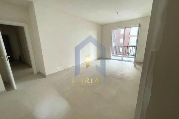 Shtepi ne shitje Apartament ne Tirane, 1+1, Mobilimi Bosh, pa mobiluar, Pagesa 89,896  Euro.
