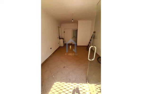 Ambiente Commerciale in Affitto 1+1 a Tirana - 350 Euro