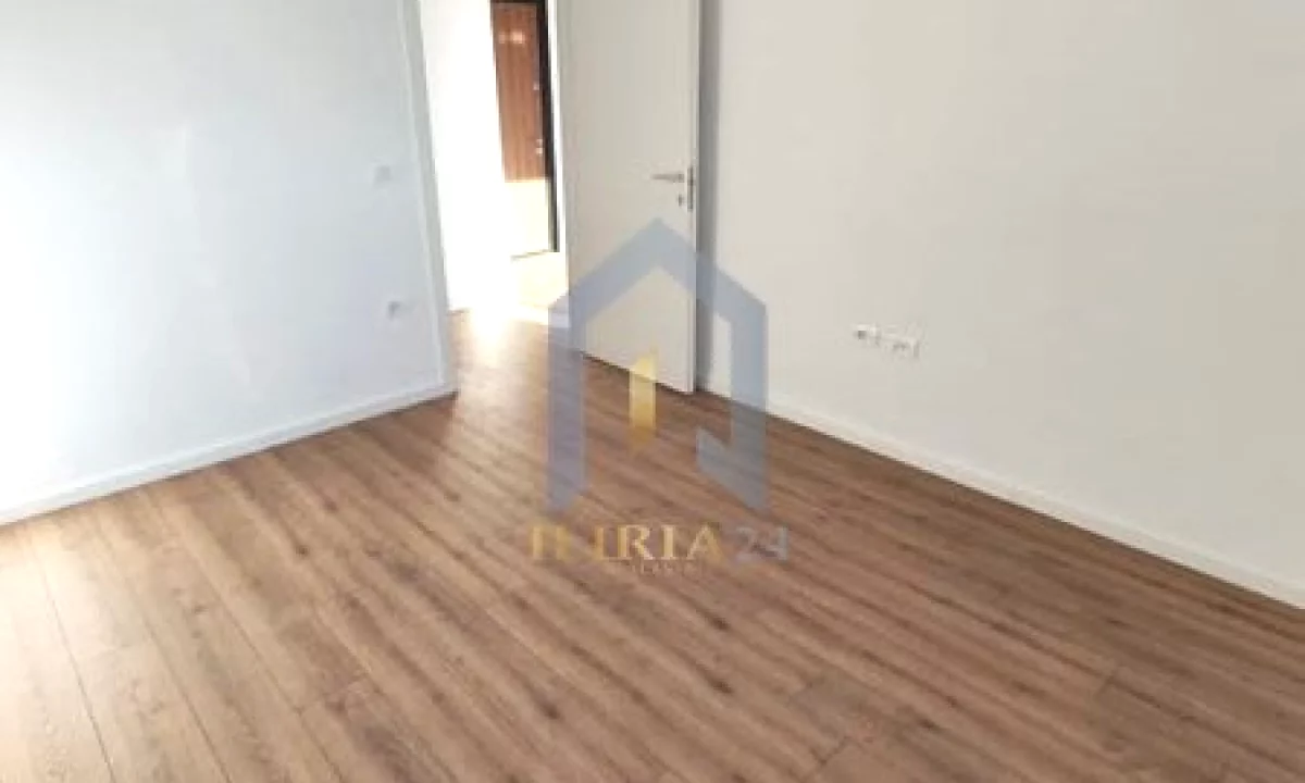 Shtepi ne shitje Apartament ne Tirane, 1+1, Mobilimi Bosh, pa mobiluar, Pagesa 80,400  Euro.