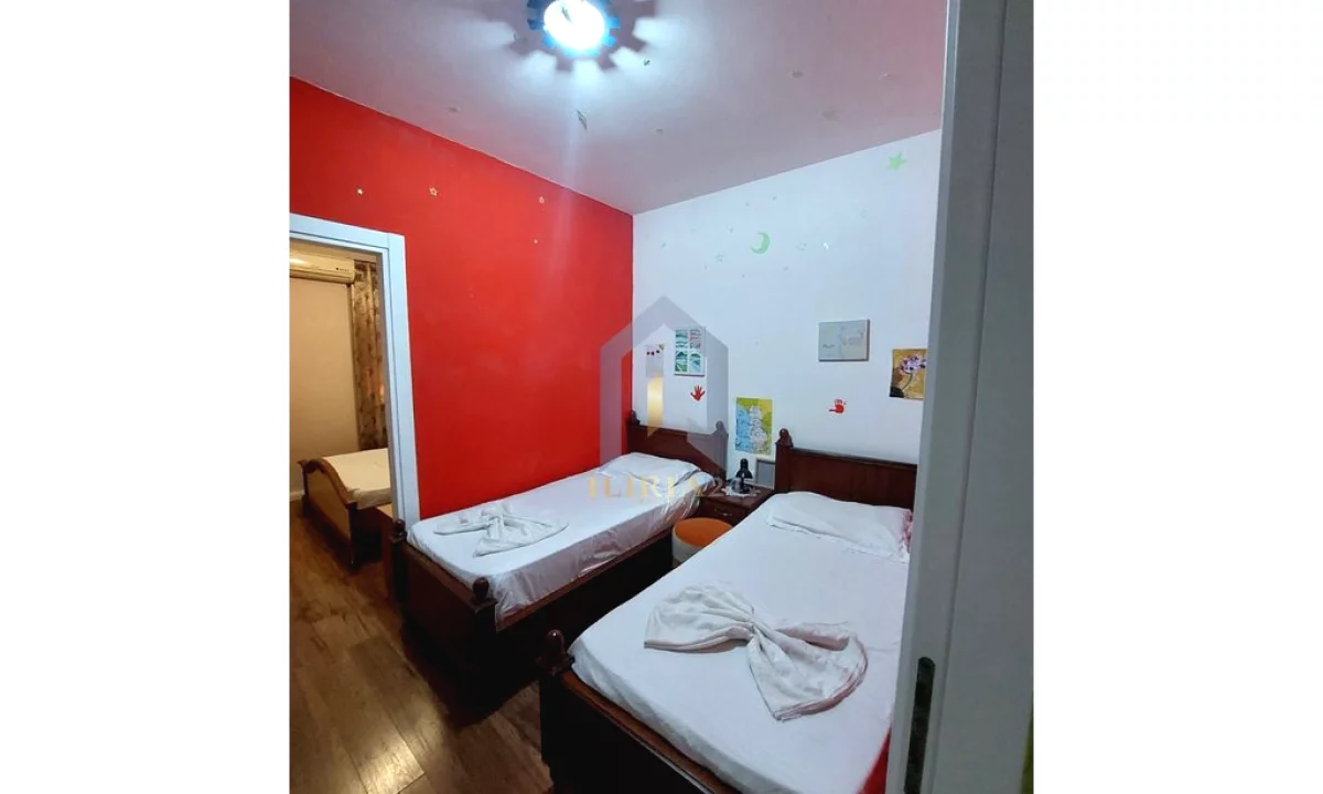 Shtepi ne shitje Apartament ne Tirane, 2+1, Mobilimi E mobiluar, Pagesa 140,000  Euro.