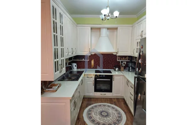 Shtepi ne shitje Apartament ne Tirane, 2+1, Mobilimi E mobiluar, Pagesa 140,000  Euro.