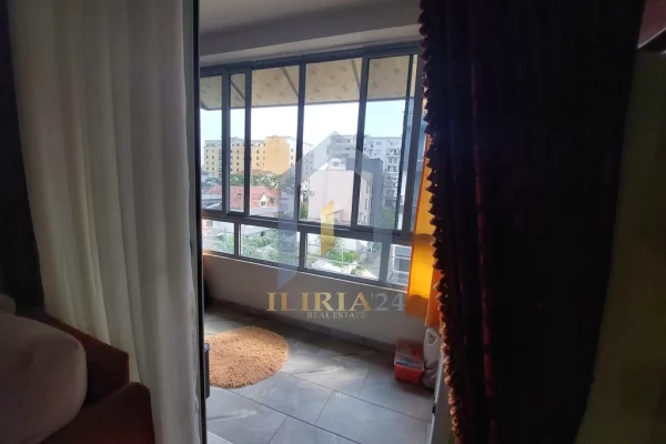 Shtepi ne shitje Apartament ne Tirane, 2+1, Mobilimi E mobiluar, Pagesa 140,000  Euro.