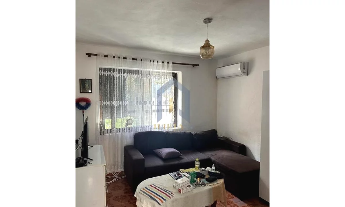 Shtepi ne shitje Apartament ne Tirane, Garsoniere, Mobilimi E mobiluar, Pagesa 55,000  Euro.