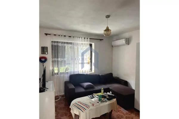 Shtepi ne shitje Apartament ne Tirane, Garsoniere, Mobilimi E mobiluar, Pagesa 55,000  Euro.