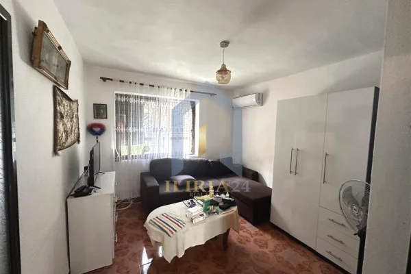 Shtepi ne shitje Apartament ne Tirane, Garsoniere, Mobilimi E mobiluar, Pagesa 55,000  Euro.