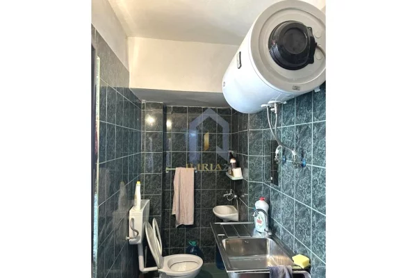 Shtepi ne shitje Apartament ne Tirane, Garsoniere, Mobilimi E mobiluar, Pagesa 55,000  Euro.