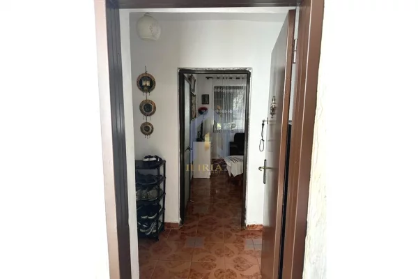 Shtepi ne shitje Apartament ne Tirane, Garsoniere, Mobilimi E mobiluar, Pagesa 55,000  Euro.