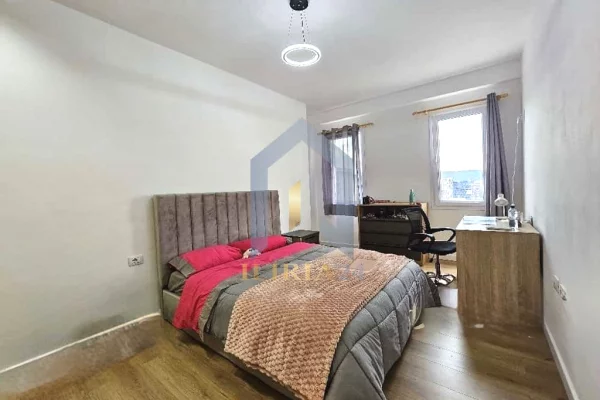 Shtepi me qera Apartament ne Tirane, 3+1, Mobilimi E mobiluar, Pagesa 700  Euro.