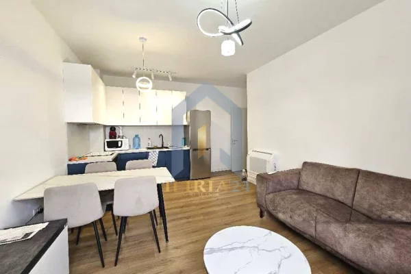 Shtepi me qera Apartament ne Tirane, 3+1, Mobilimi E mobiluar, Pagesa 700  Euro.