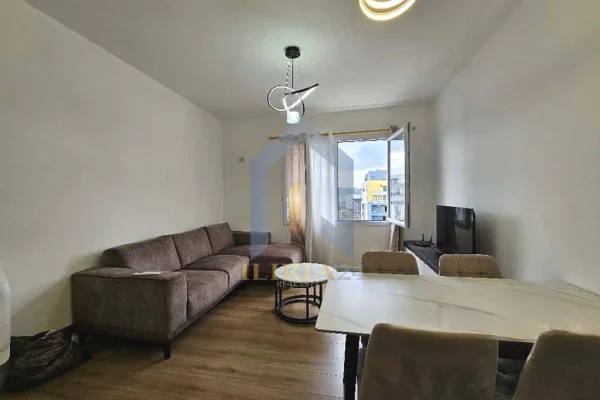 Shtepi me qera Apartament ne Tirane, 3+1, Mobilimi E mobiluar, Pagesa 700  Euro.