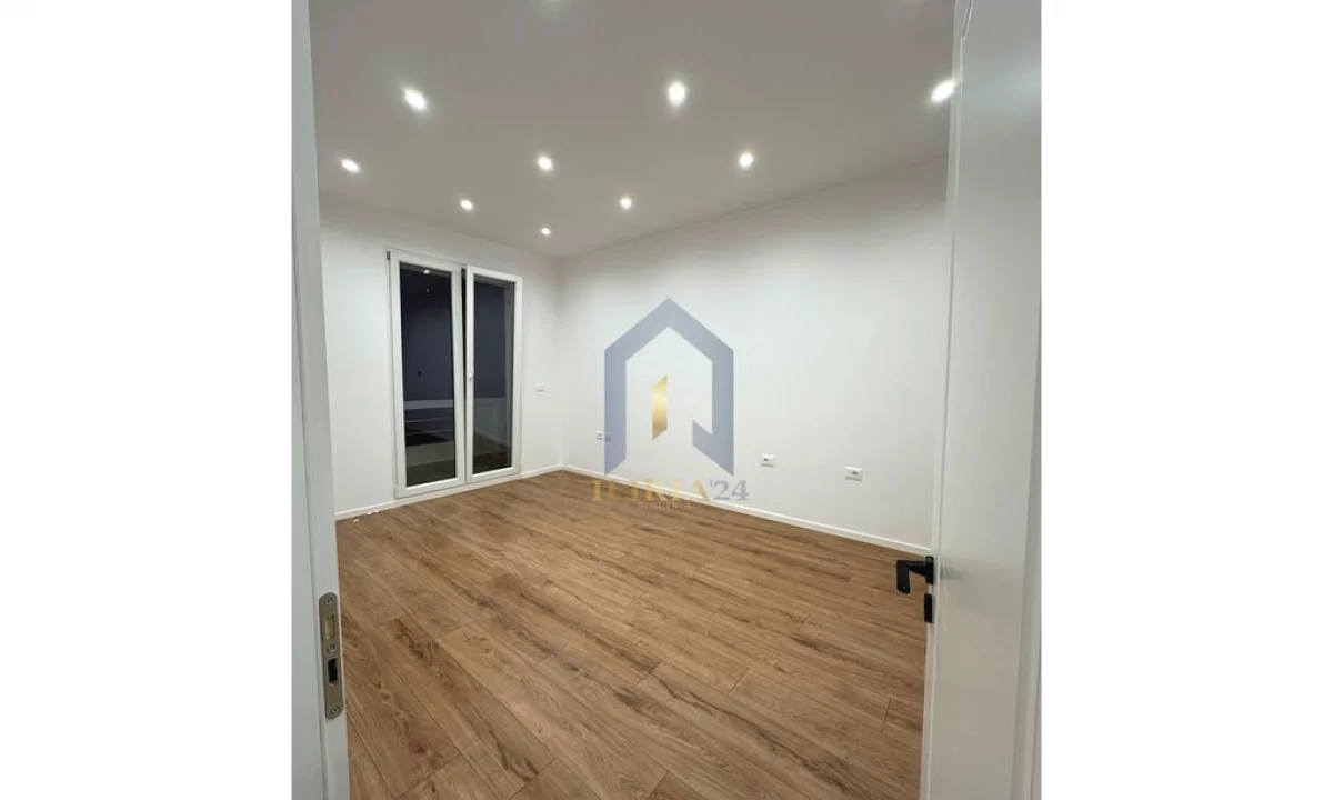 Appartamento in vendita a Tirana 2+1, Arredato