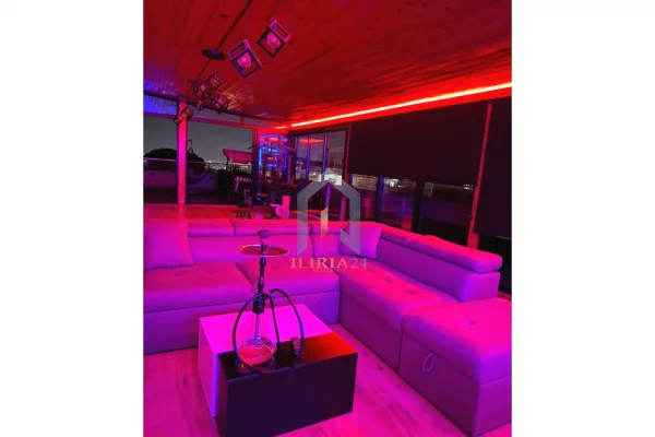 Shtepi ne shitje Penthose(kati i fundit panoramik) ne Tirane, 3+1, Mobilimi E mobiluar, Pagesa 300,000  Euro.