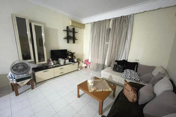 Shtepi ne shitje Apartament ne Tirane, 2+1, Mobilimi E mobiluar, Pagesa 190,000  Euro.