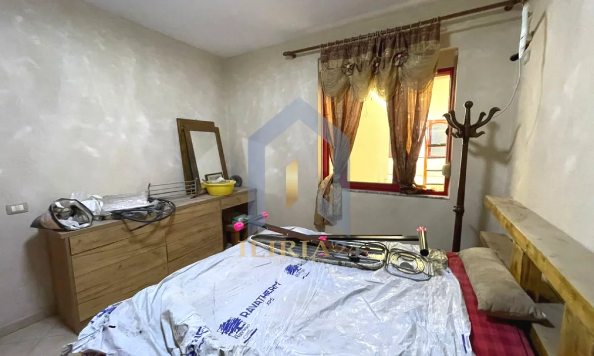 Shtepi ne shitje Apartament ne Tirane, 2+1, Mobilimi Bosh, pa mobiluar, Pagesa 120,000  Euro.