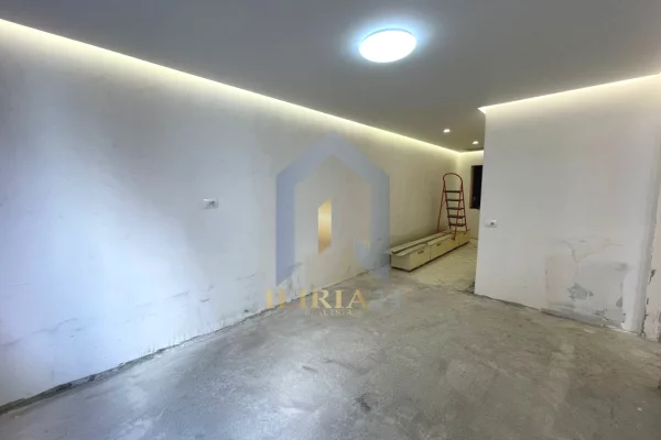 Shtepi ne shitje Apartament ne Tirane, 2+1, Mobilimi Bosh, pa mobiluar, Pagesa 120,000  Euro.
