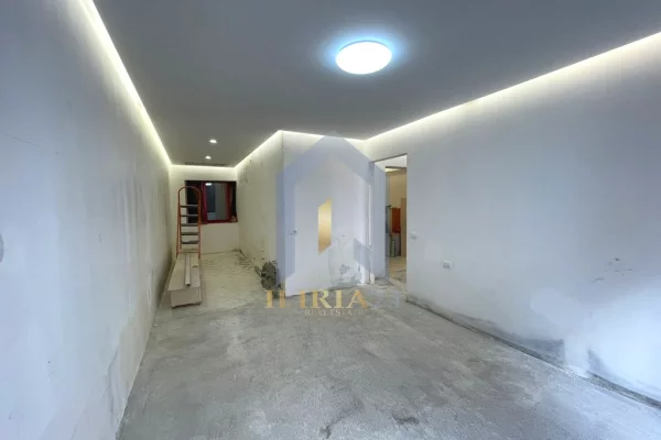 Shtepi ne shitje Apartament ne Tirane, 2+1, Mobilimi Bosh, pa mobiluar, Pagesa 120,000  Euro.