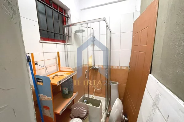 Shtepi ne shitje Apartament ne Tirane, 2+1, Mobilimi Bosh, pa mobiluar, Pagesa 120,000  Euro.