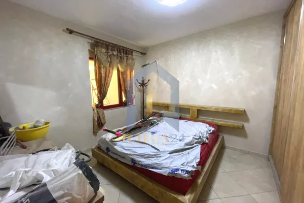 Shtepi ne shitje Apartament ne Tirane, 2+1, Mobilimi Bosh, pa mobiluar, Pagesa 120,000  Euro.