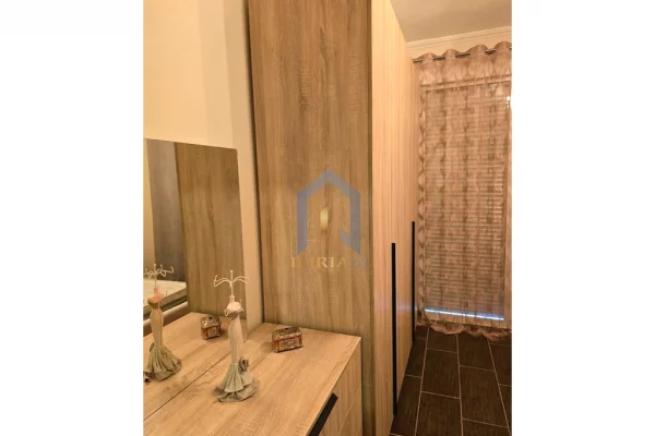 Shtepi me qera Apartament ne Tirane, 2+1, Mobilimi E mobiluar, Pagesa 500  Euro.