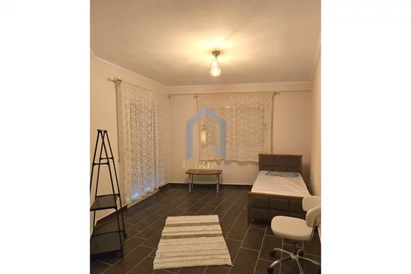 Shtepi me qera Apartament ne Tirane, 2+1, Mobilimi E mobiluar, Pagesa 500  Euro.