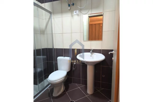 Shtepi me qera Apartament ne Tirane, 2+1, Mobilimi E mobiluar, Pagesa 500  Euro.