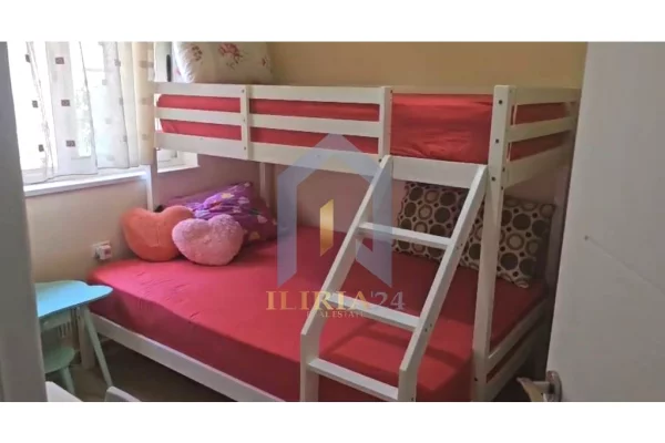 Shtepi ne shitje Apartament ne Durres, 2+1, Mobilimi E mobiluar, Pagesa 215,000  Euro.