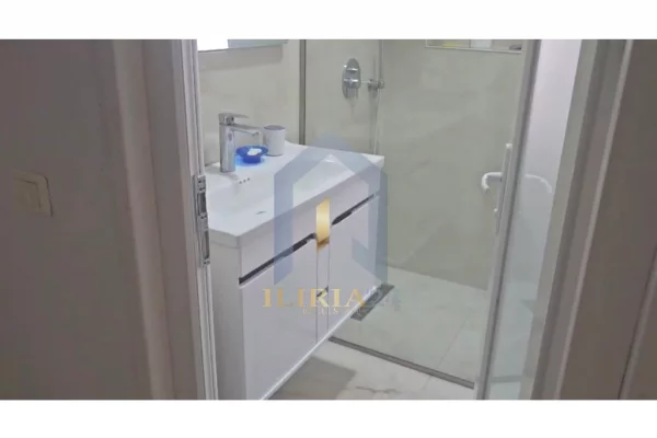 Shtepi ne shitje Apartament ne Durres, 2+1, Mobilimi E mobiluar, Pagesa 215,000  Euro.