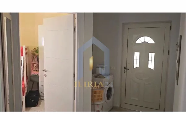 Shtepi ne shitje Apartament ne Durres, 2+1, Mobilimi E mobiluar, Pagesa 215,000  Euro.