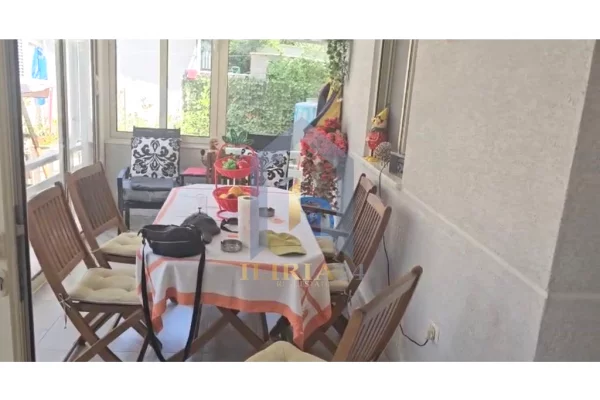 Shtepi ne shitje Apartament ne Durres, 2+1, Mobilimi E mobiluar, Pagesa 215,000  Euro.