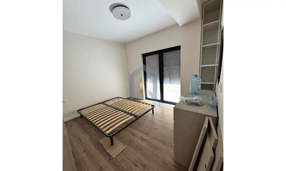 Shtepi ne shitje Apartament ne Tirane, 3+1, Mobilimi E mobiluar, Pagesa 330,000  Euro.