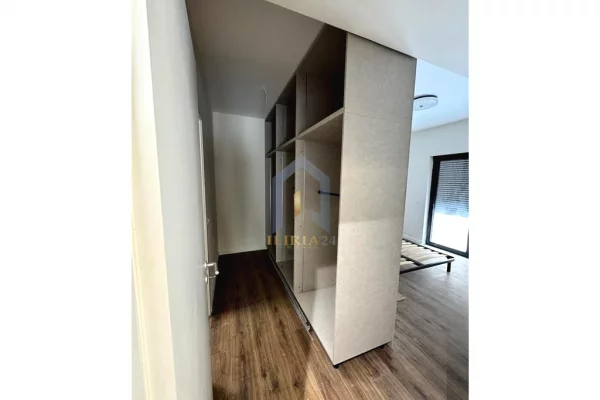 Shtepi ne shitje Apartament ne Tirane, 3+1, Mobilimi E mobiluar, Pagesa 330,000  Euro.