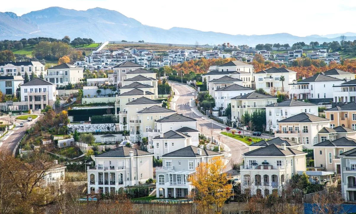 Shtepi ne shitje Vila Luksoze ne Tirane, 4+1, Mobilimi Pjeserisht e mobiluar, Pagesa 1,600,000  Euro.