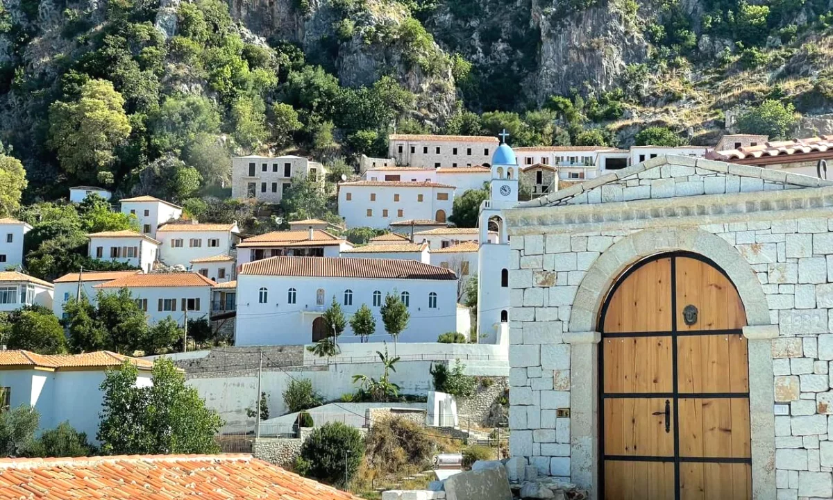 Shtepi ne shitje Apartament ne Vlore, 1+1, Mobilimi Bosh, pa mobiluar, Pagesa 248,400  Euro.