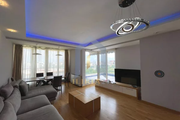 Appartamento in vendita a Tirana 3+1, Arredato